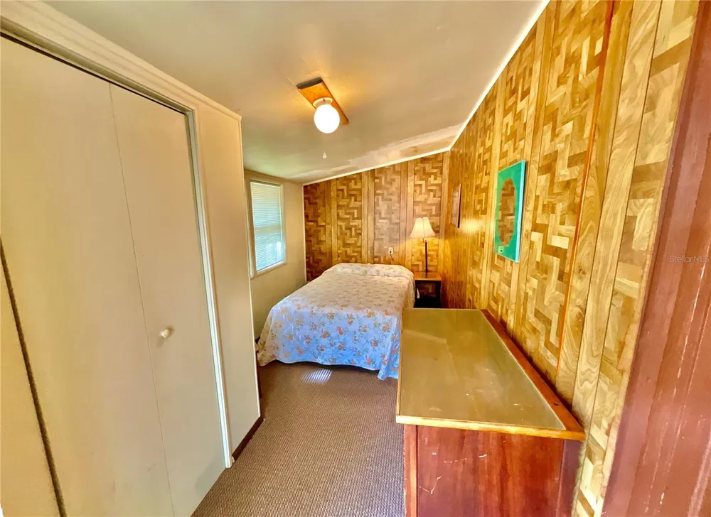 106 E SUNNYSIDE BEACH ROAD Hawthorne, FL 32640