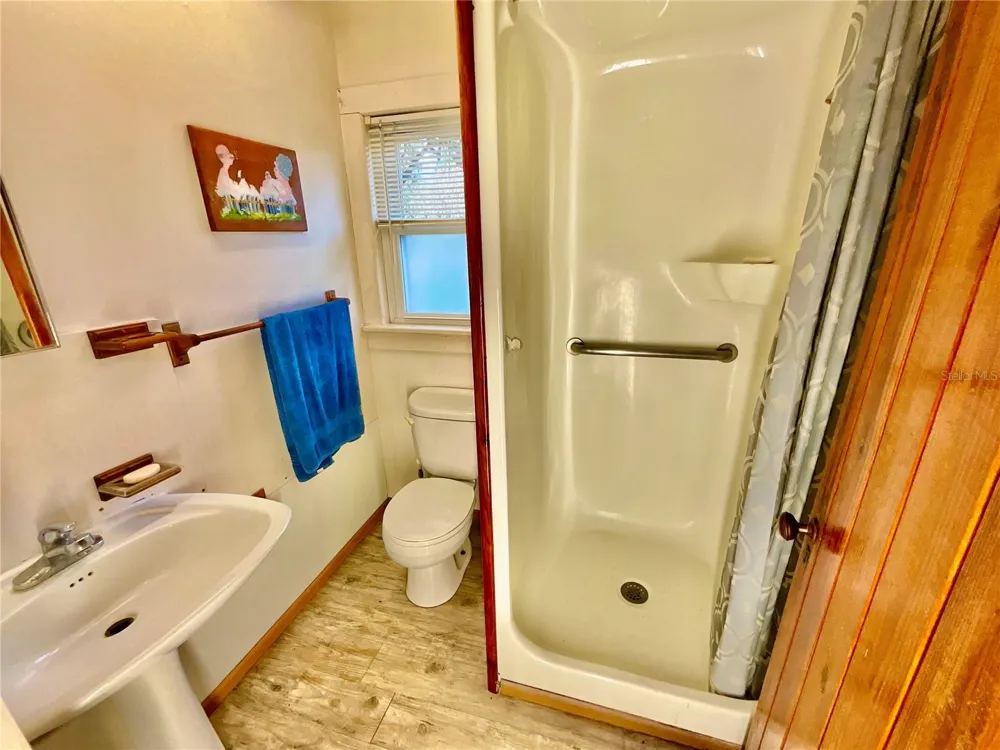106 E SUNNYSIDE BEACH ROAD Hawthorne, FL 32640