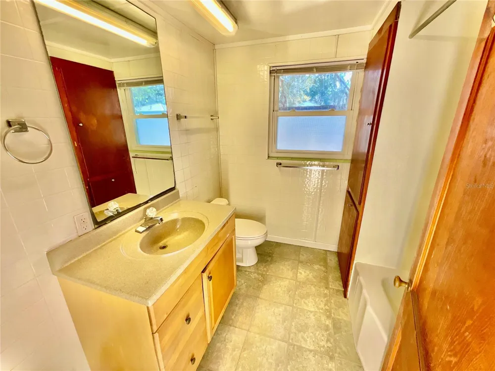 106 E SUNNYSIDE BEACH ROAD Hawthorne, FL 32640