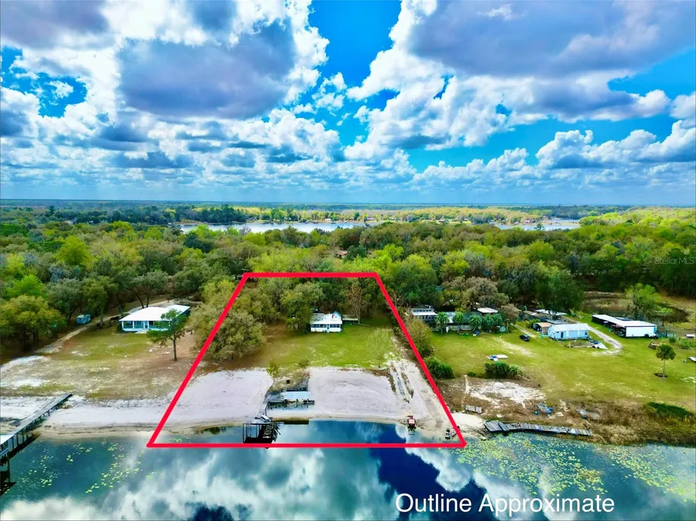 106 E SUNNYSIDE BEACH ROAD Hawthorne, FL 32640