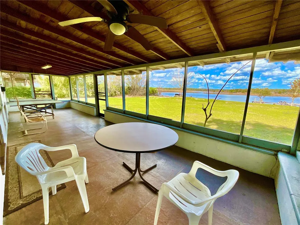 106 E SUNNYSIDE BEACH ROAD Hawthorne, FL 32640