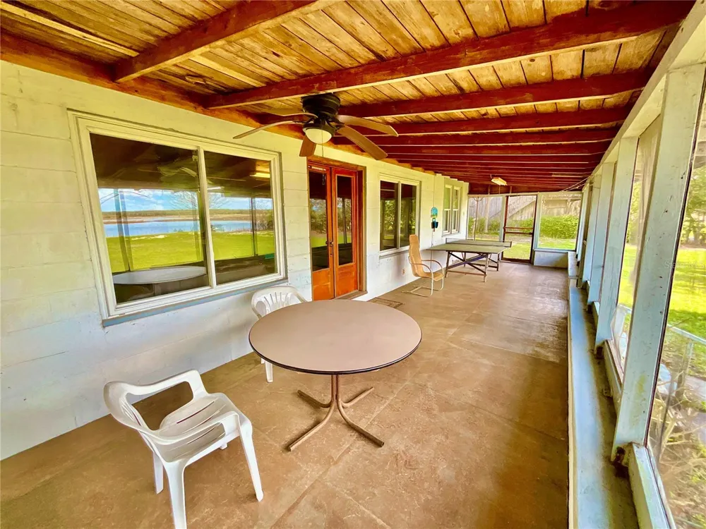 106 E SUNNYSIDE BEACH ROAD Hawthorne, FL 32640
