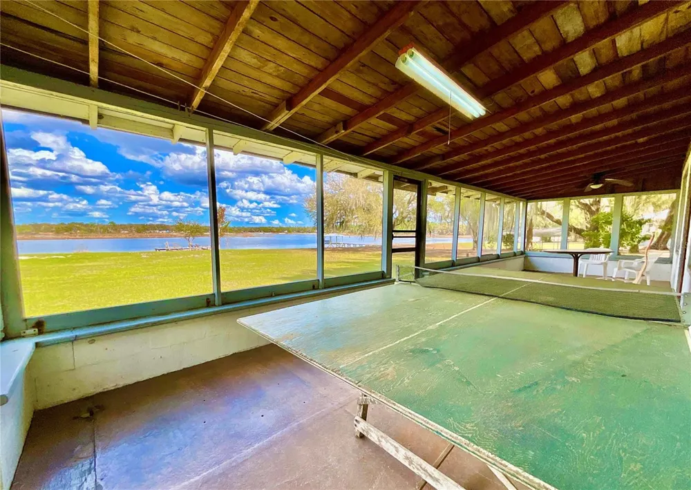 106 E SUNNYSIDE BEACH ROAD Hawthorne, FL 32640