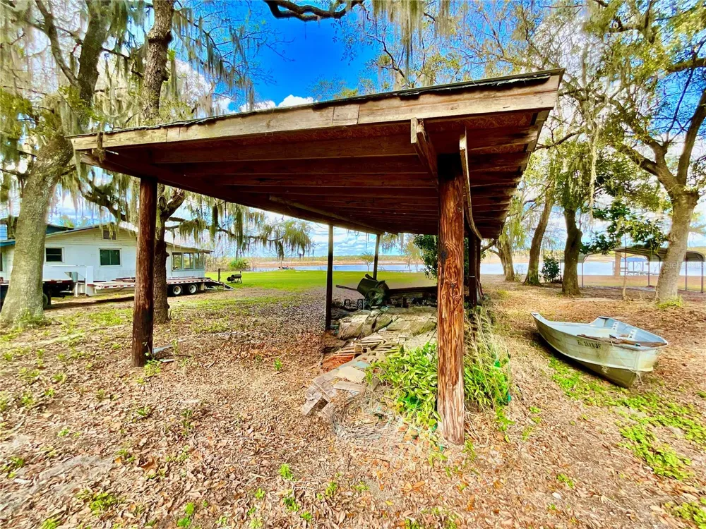 106 E SUNNYSIDE BEACH ROAD Hawthorne, FL 32640