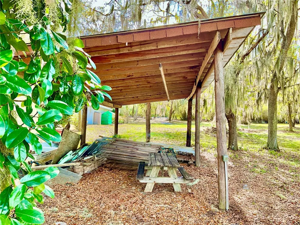 106 E SUNNYSIDE BEACH ROAD Hawthorne, FL 32640
