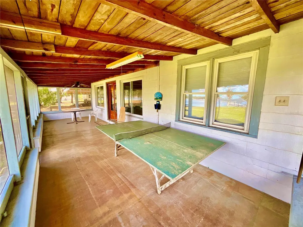 106 E SUNNYSIDE BEACH ROAD Hawthorne, FL 32640