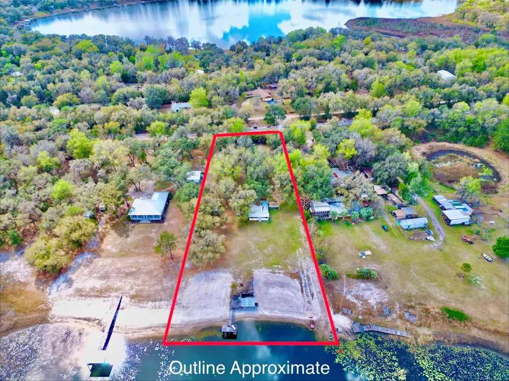 106 E SUNNYSIDE BEACH ROAD Hawthorne, FL 32640