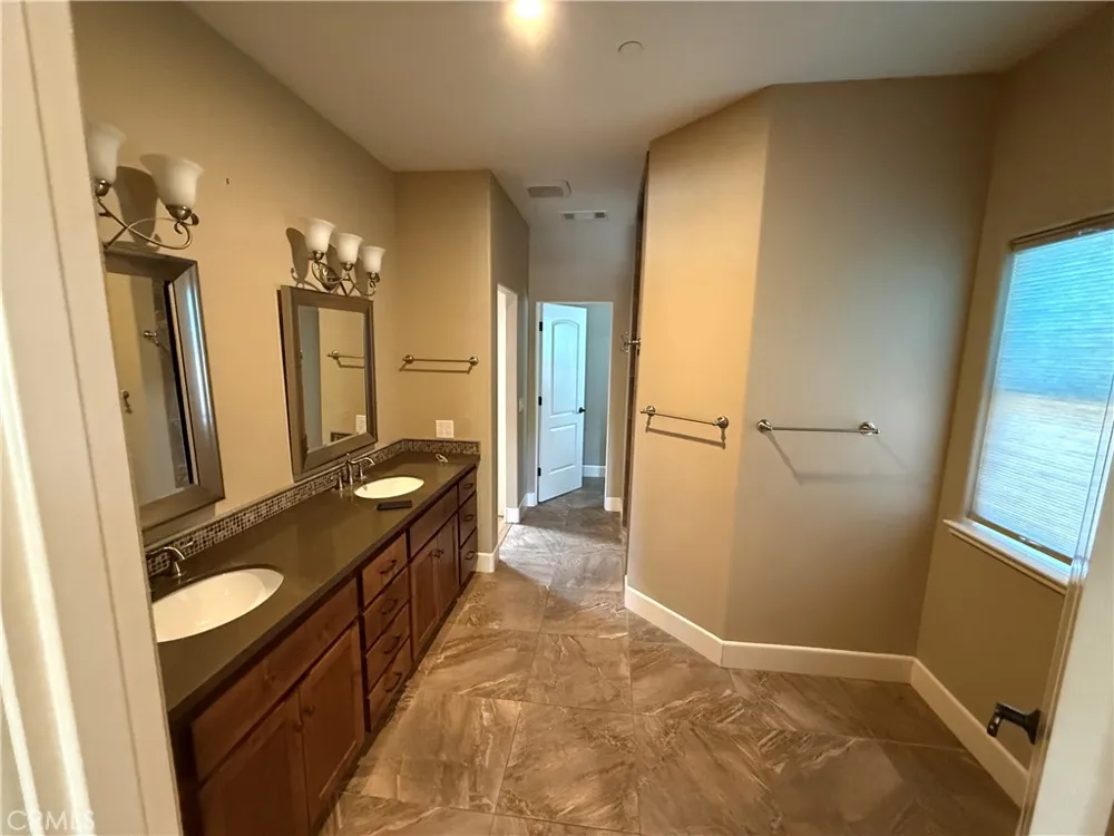 4870 5th Orland, CA 95963