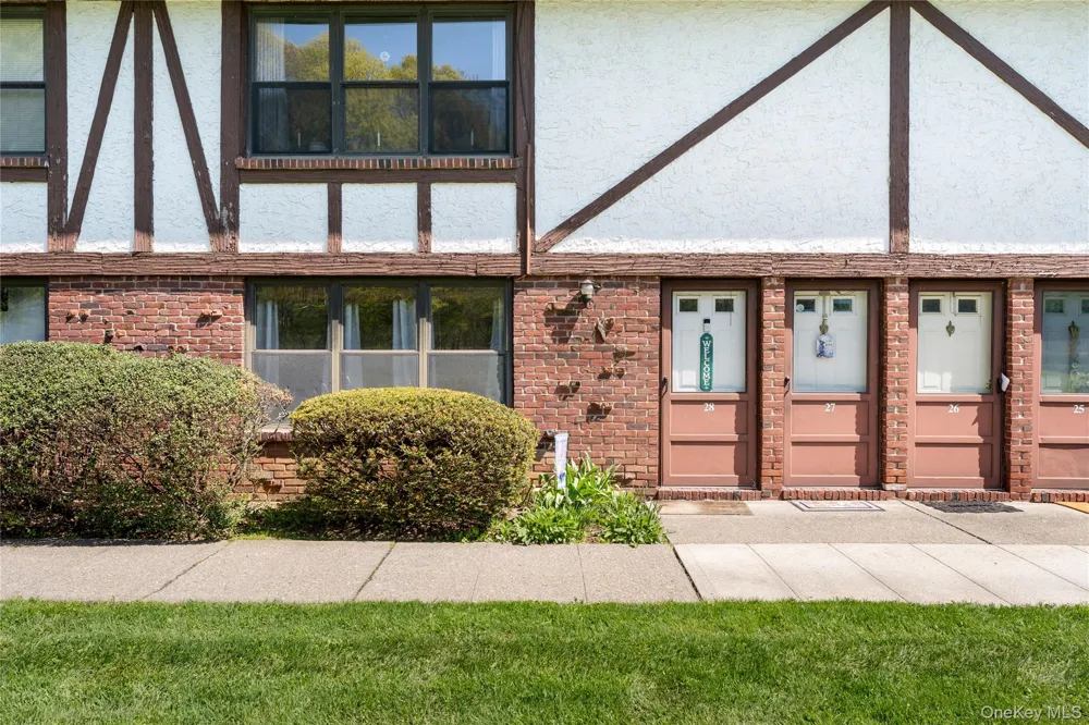 28 Bailey Court #28 Middle Island, NY 11953