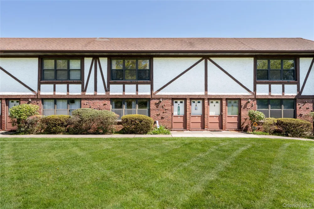 28 Bailey Court #28 Middle Island, NY 11953