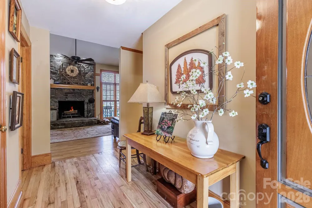 97 Covered Bridge Road Stecoah, NC 98771