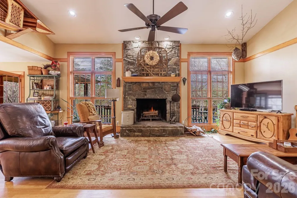 97 Covered Bridge Road Stecoah, NC 98771