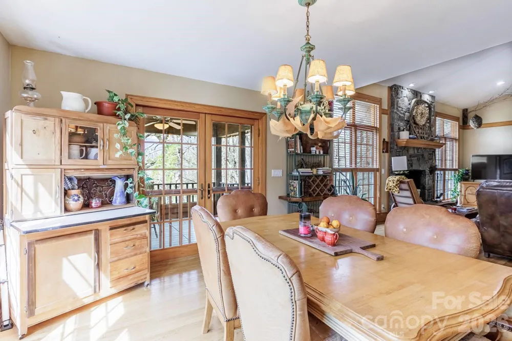 97 Covered Bridge Road Stecoah, NC 98771