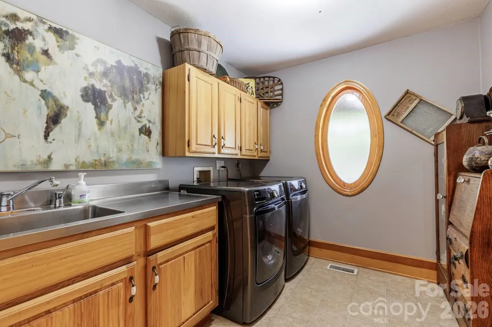 97 Covered Bridge Road Stecoah, NC 98771