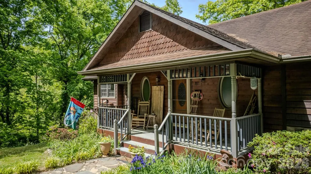 97 Covered Bridge Road Stecoah, NC 98771