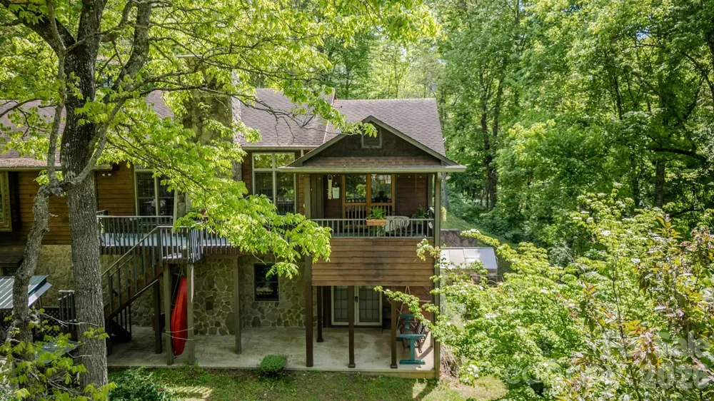 97 Covered Bridge Road Stecoah, NC 98771