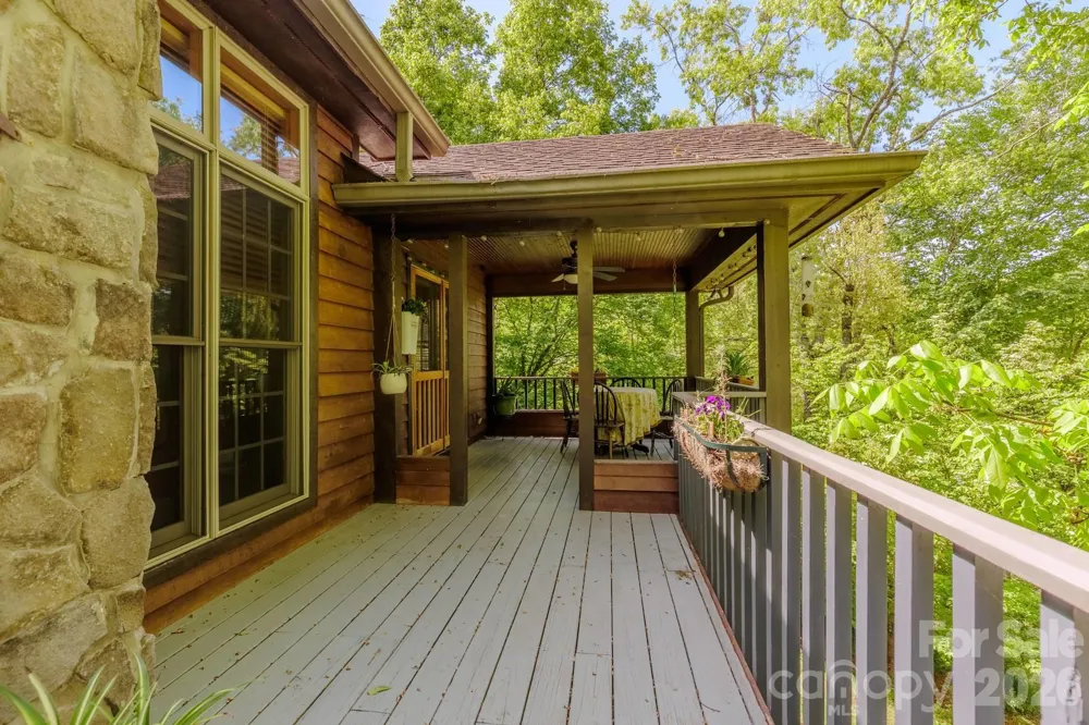 97 Covered Bridge Road Stecoah, NC 98771