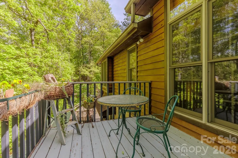 97 Covered Bridge Road Stecoah, NC 98771