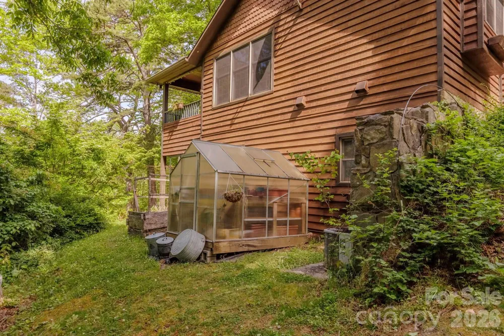 97 Covered Bridge Road Stecoah, NC 98771