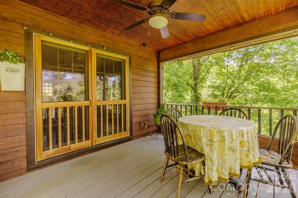97 Covered Bridge Road Stecoah, NC 98771