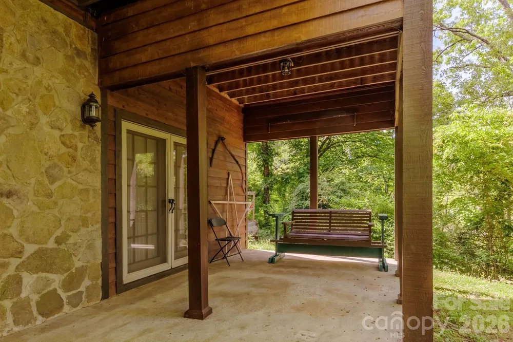 97 Covered Bridge Road Stecoah, NC 98771