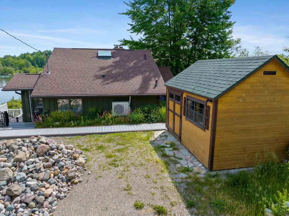 7671 Osborne Drive Millington Village, MI 48746