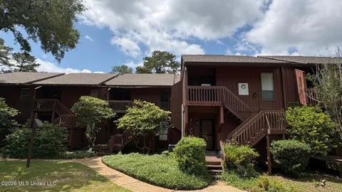 239 Lakeside Villa