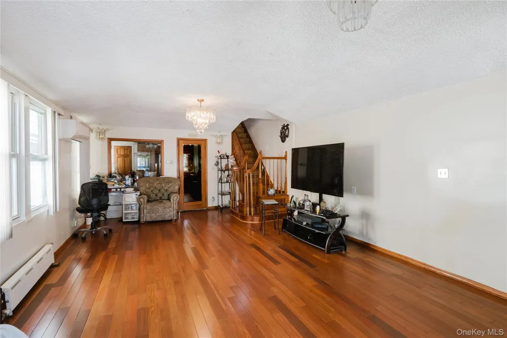 90-62 202nd Street Hollis, NY 11423