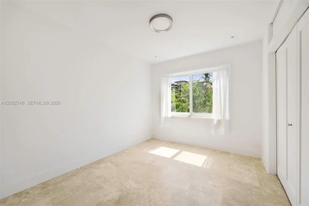 255 Ridgewood Rd Key Biscayne, FL 33149