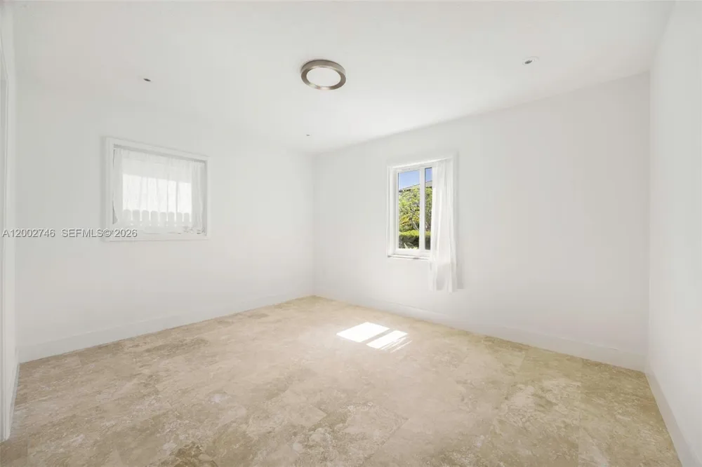 255 Ridgewood Rd Key Biscayne, FL 33149