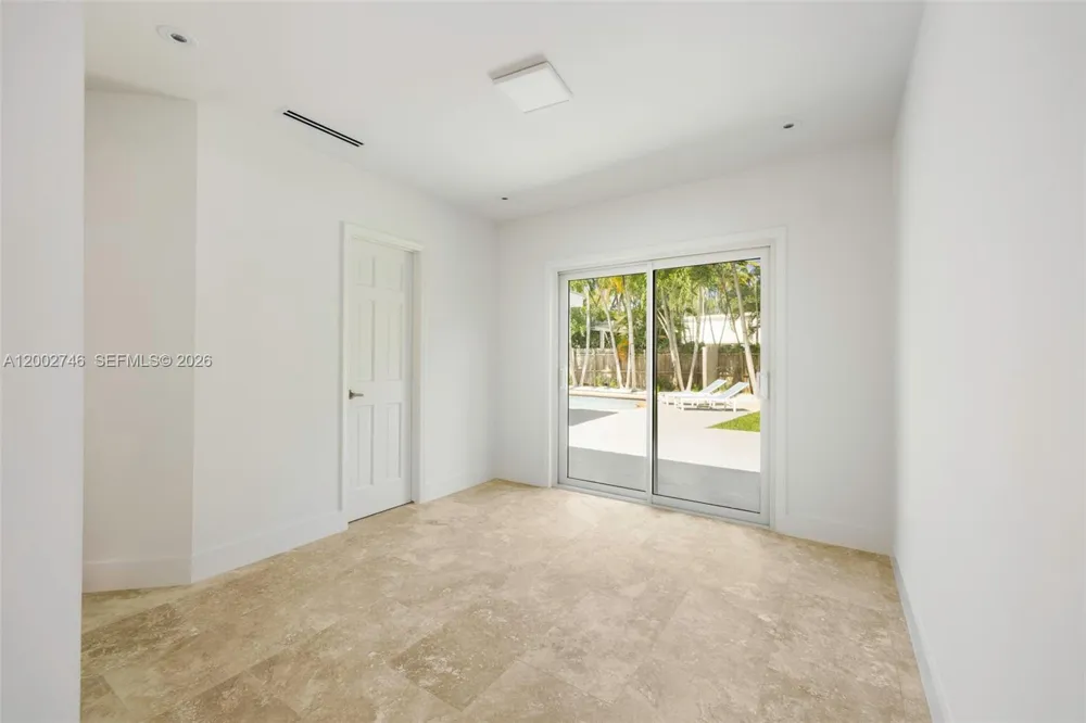 255 Ridgewood Rd Key Biscayne, FL 33149