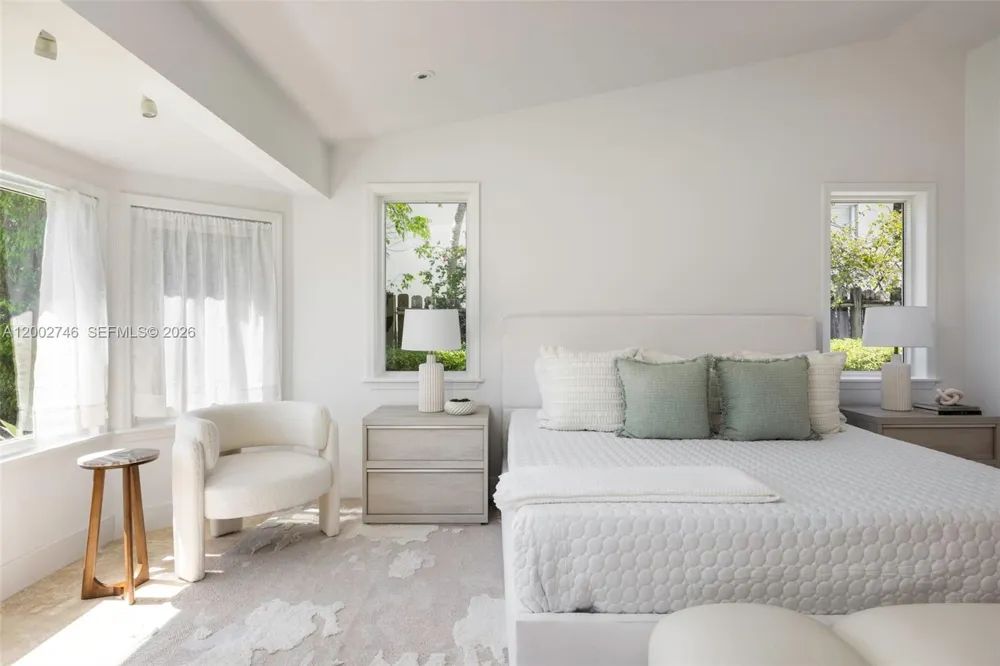255 Ridgewood Rd Key Biscayne, FL 33149