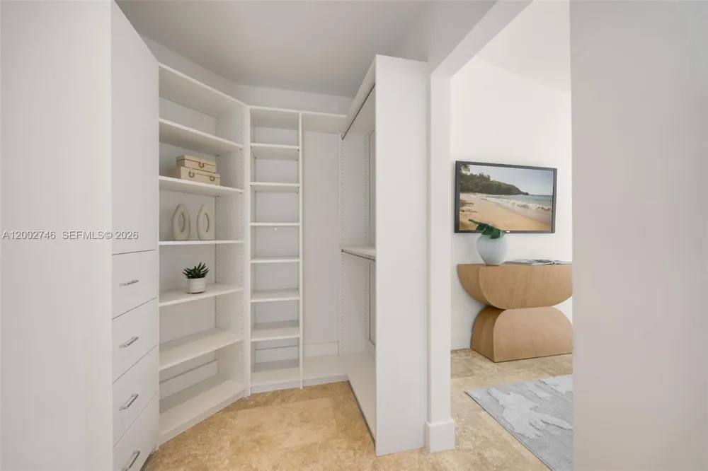 255 Ridgewood Rd Key Biscayne, FL 33149