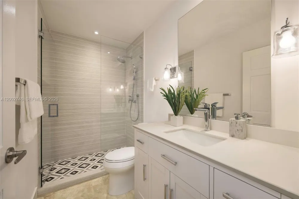 255 Ridgewood Rd Key Biscayne, FL 33149
