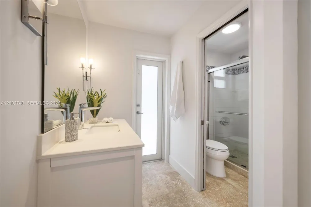 255 Ridgewood Rd Key Biscayne, FL 33149