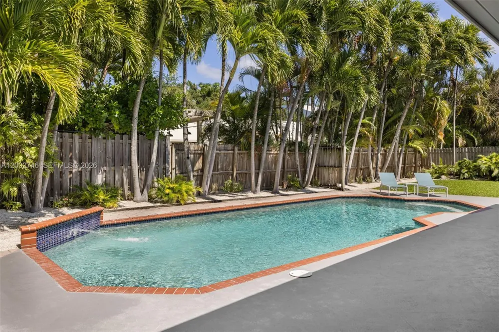 255 Ridgewood Rd Key Biscayne, FL 33149