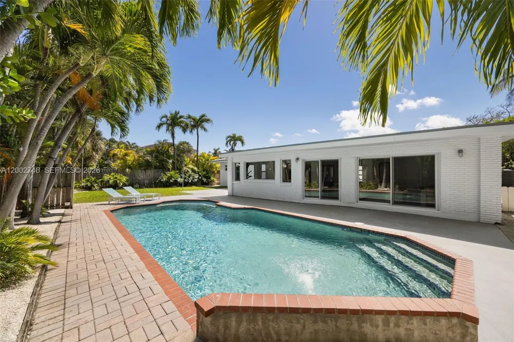 255 Ridgewood Rd Key Biscayne, FL 33149