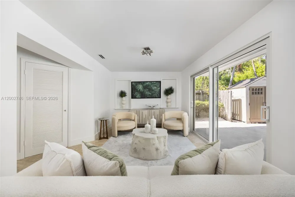 255 Ridgewood Rd Key Biscayne, FL 33149