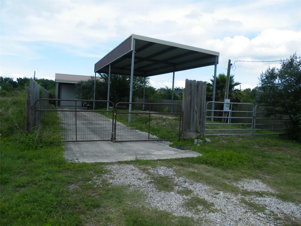 729 17th Street San Leon, TX 77539
