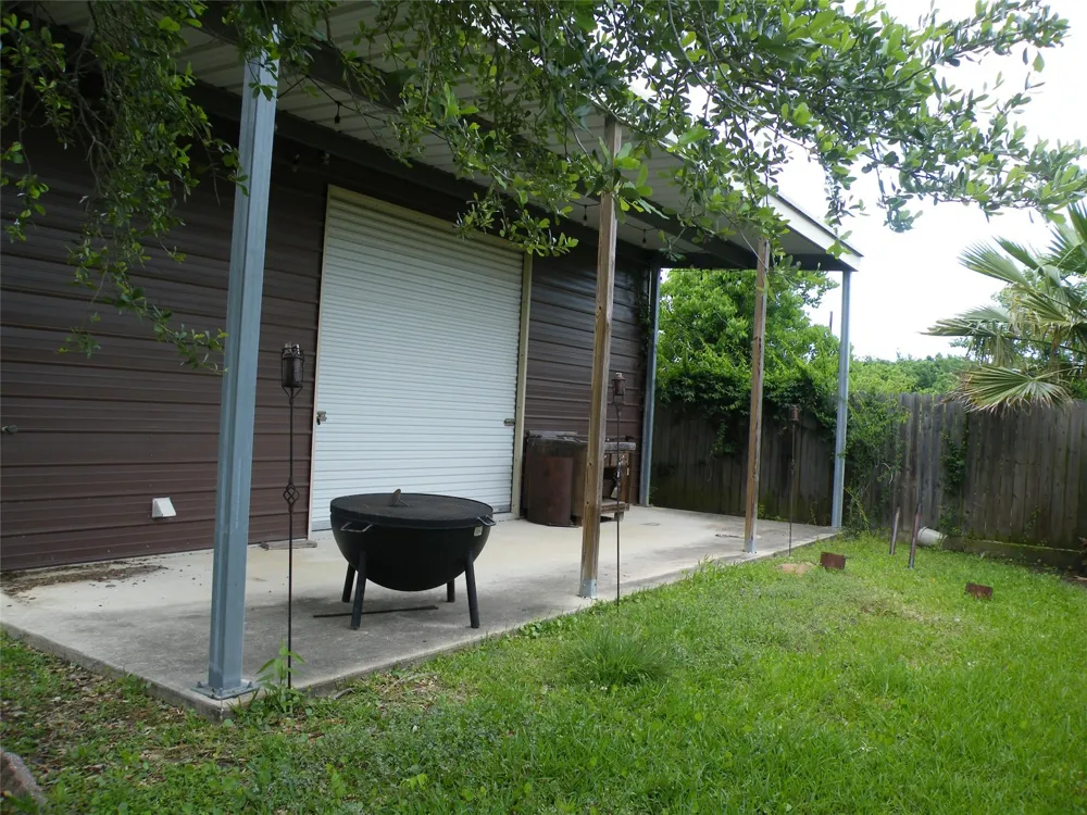 729 17th Street San Leon, TX 77539
