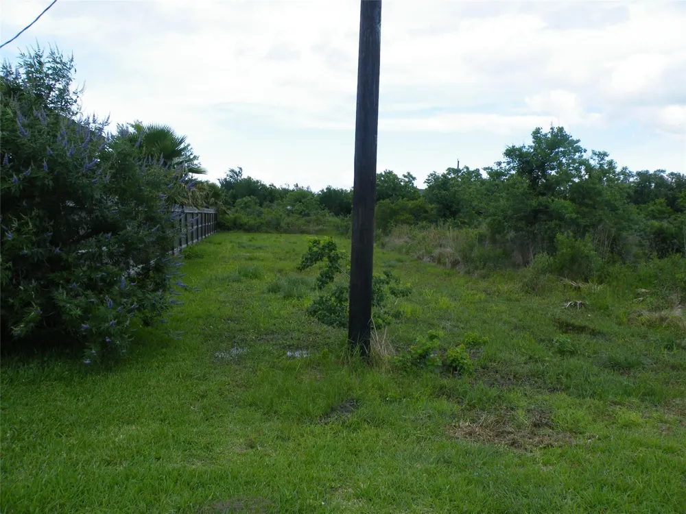 729 17th Street San Leon, TX 77539