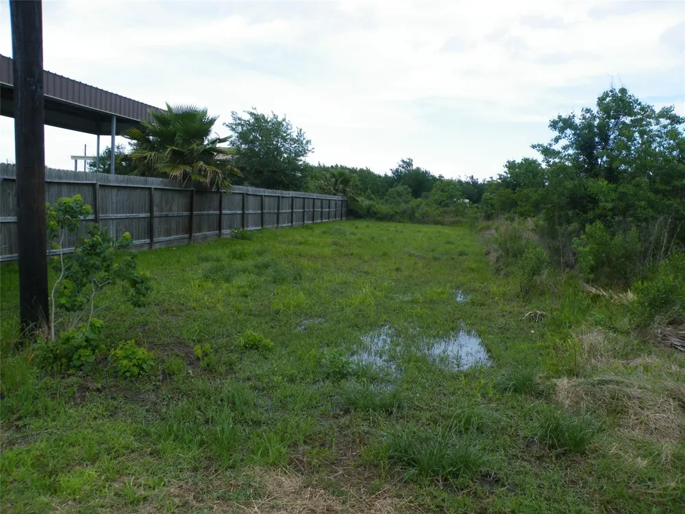 729 17th Street San Leon, TX 77539