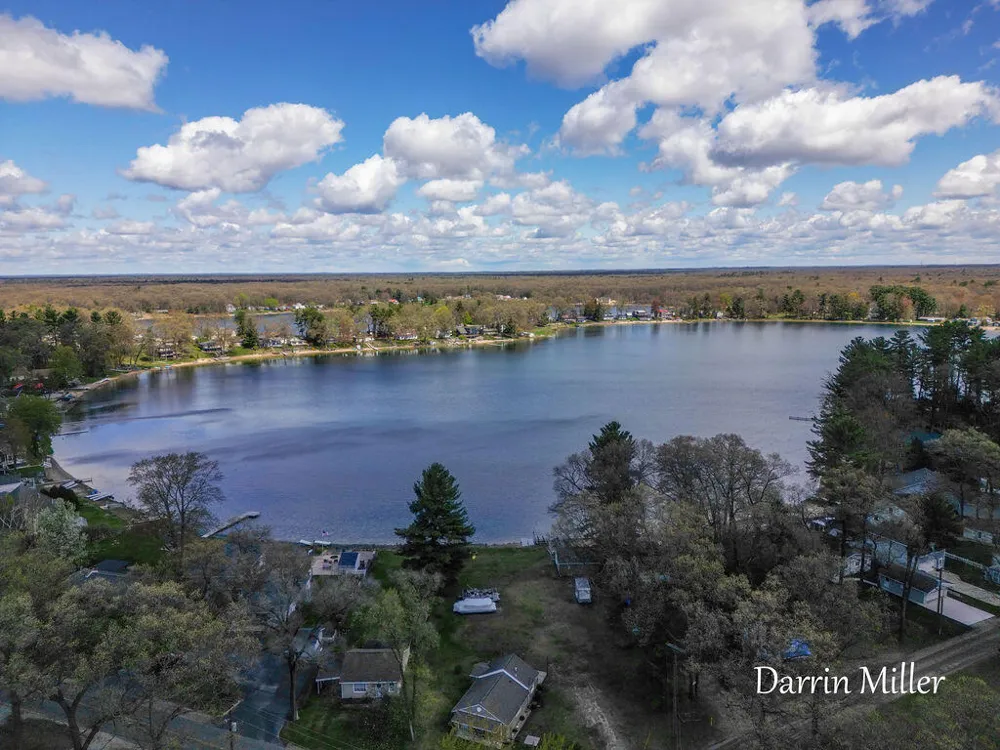 6289 Middle Lake Road Twin Lake, MI 49457