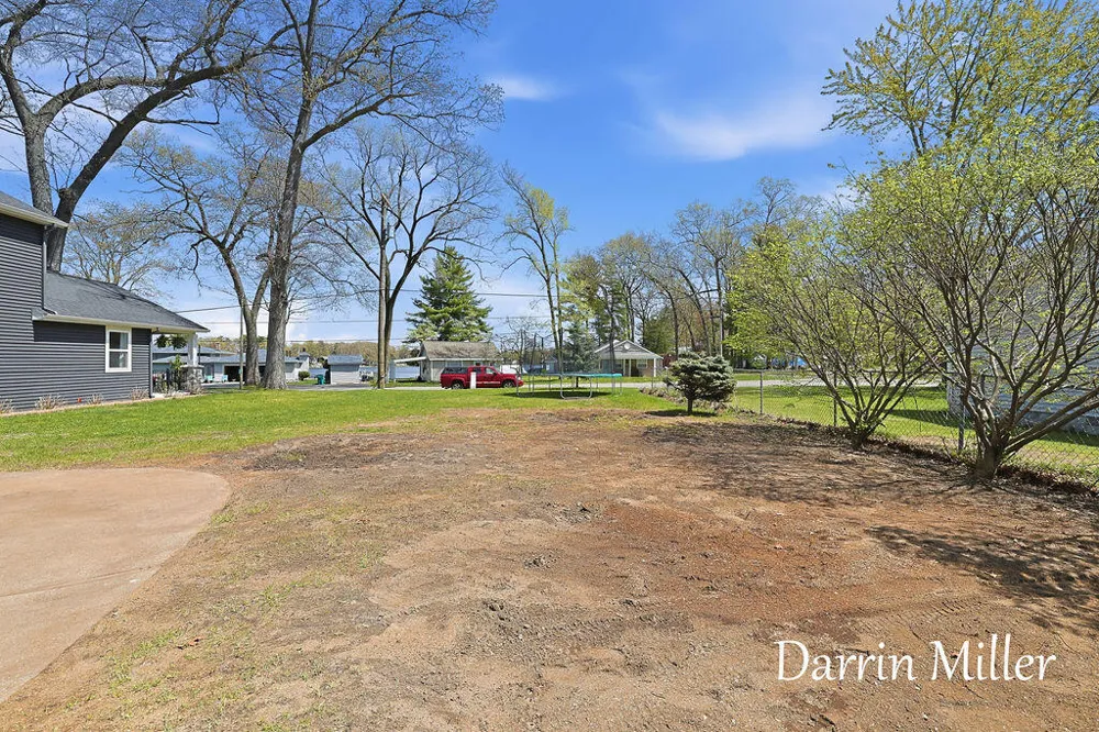 6289 Middle Lake Road Twin Lake, MI 49457