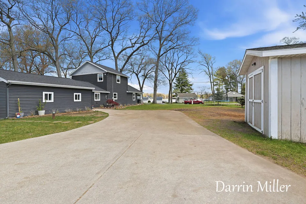 6289 Middle Lake Road Twin Lake, MI 49457