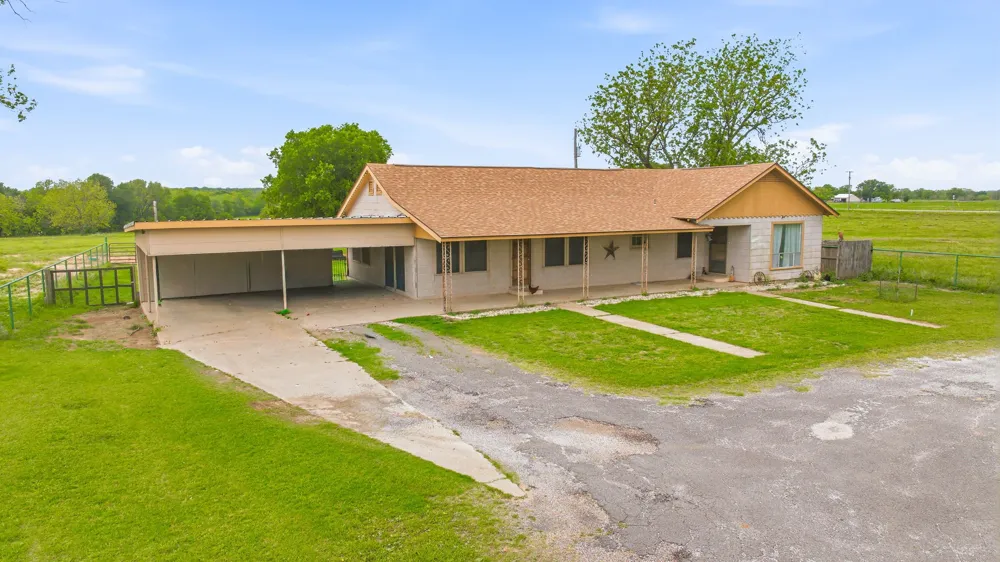 7450 E Highway 6 #2 De Leon, TX 76444