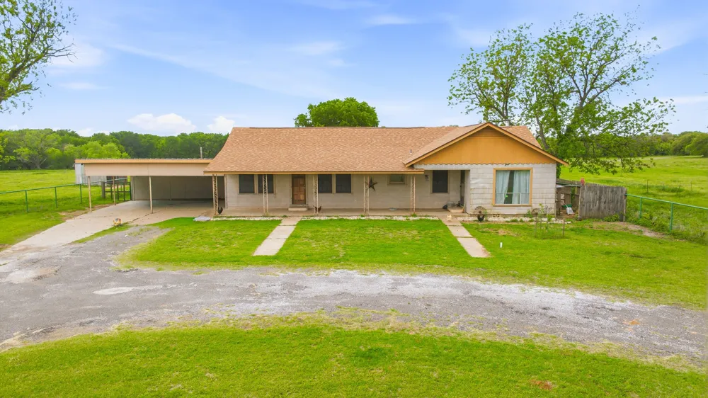 7450 E Highway 6 #2 De Leon, TX 76444