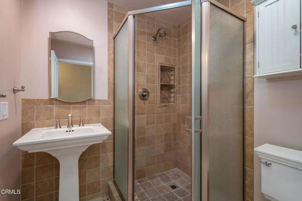 942 Loma Vista Place Santa Paula, CA 93060