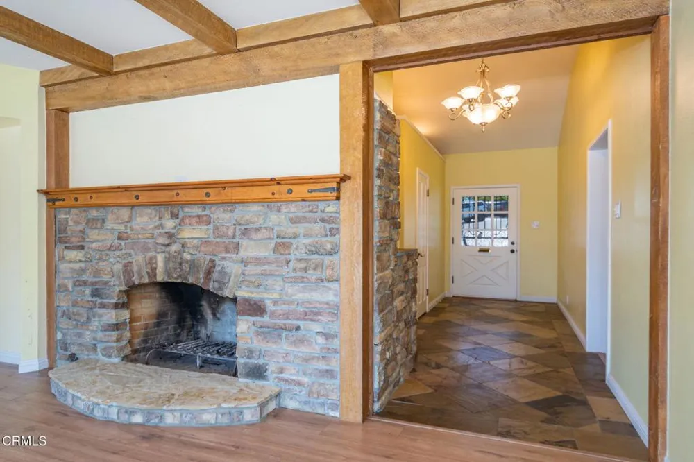 942 Loma Vista Place Santa Paula, CA 93060