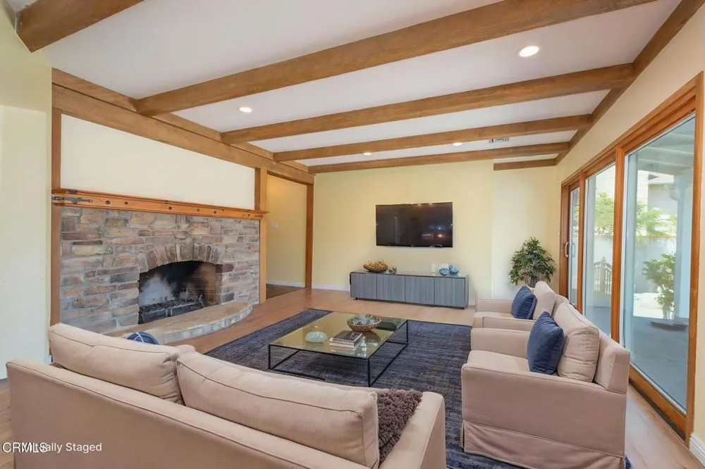 942 Loma Vista Place Santa Paula, CA 93060